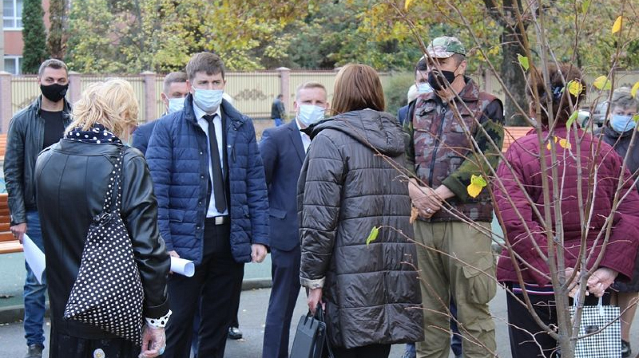 Глава администрации Западного округа Дмитрий Водолацкий провёл очередную рабочую встречу с жителями микрорайона Юбилейный...jpg