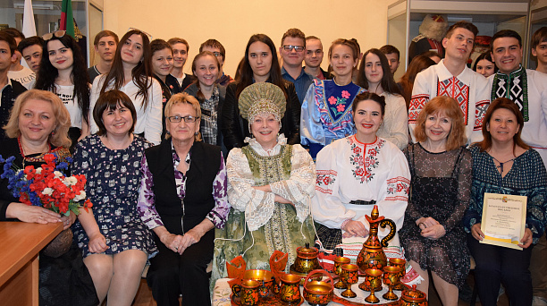 Активисты молодёжного клуба «Оберег» организовали дегустацию славянских блюд