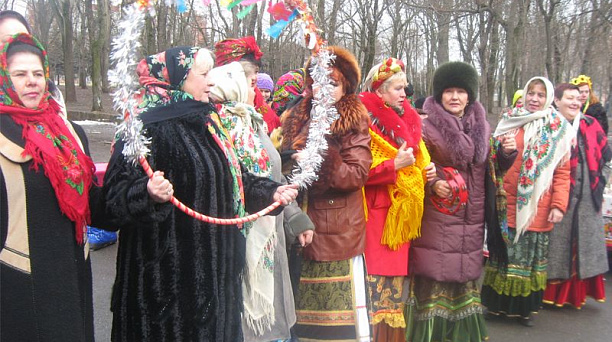 В Центральном округе проводили Масленицу