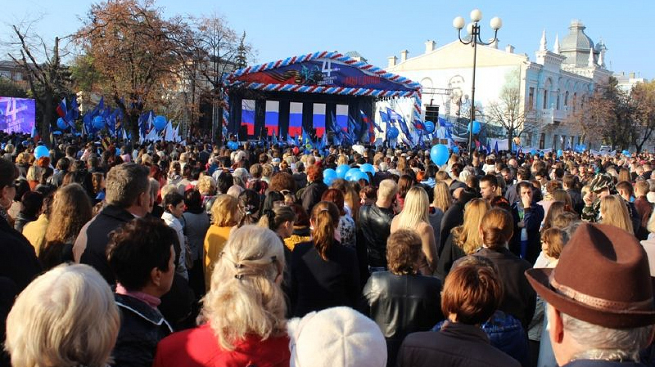 Жители Центрального округа отметили День народного единства