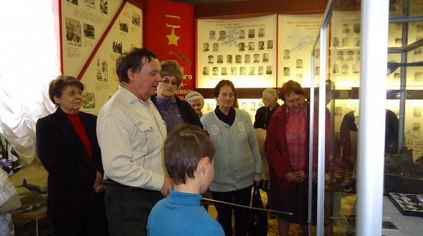 Актив общественности территориального центра Тургеневский побывал с экскурсией в музее боевой славы училища летчиков