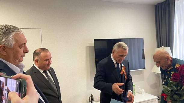 Ветерану Великой Отечественной войны Айказу Аракеловичу Овсепяну вручили знак Почётного гражданина города Краснодара