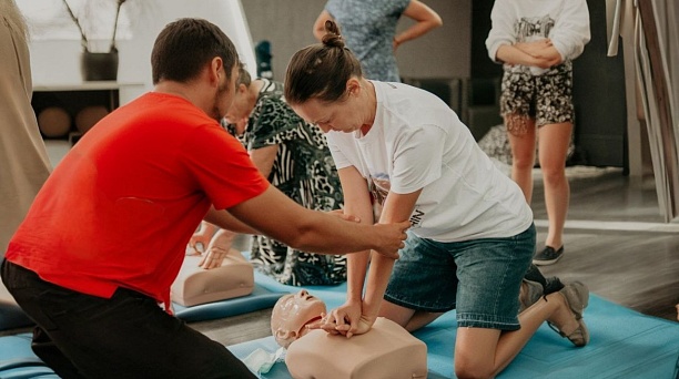 На бесплатном мастер-классе педагогов и родителей научат оказывать первую помощь детям и подросткам