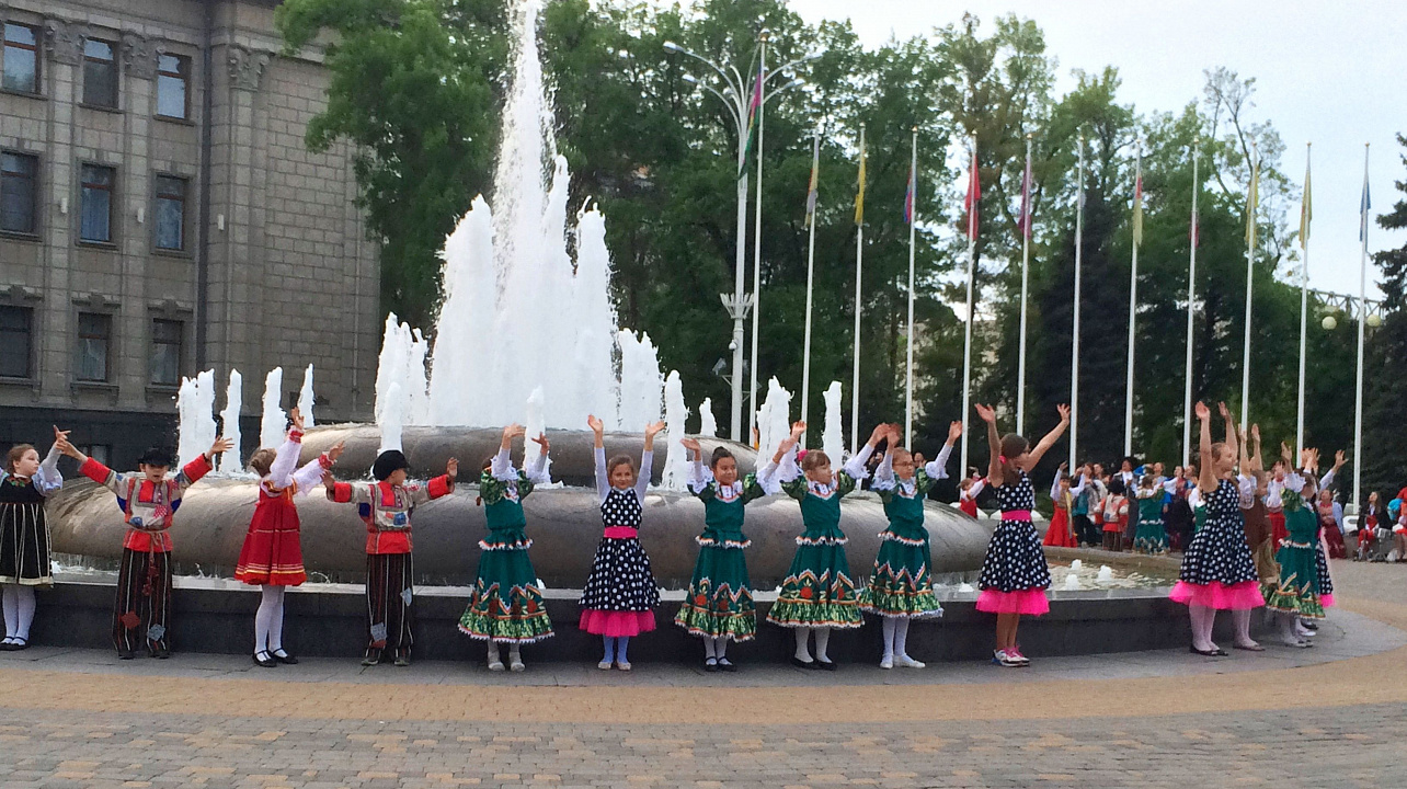 открытие фонтана у здания Законодательного Собрания Краснодарского края