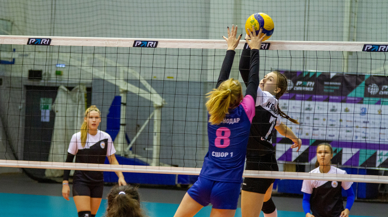 Определились победители Первенства Краснодара по волейболу среди юношей и девушек