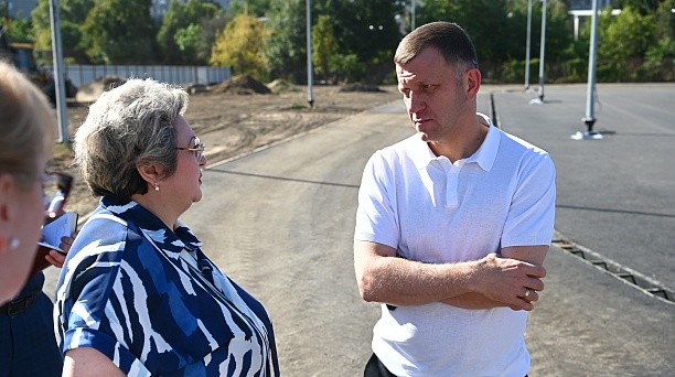 Евгений Наумов проверил ход капитального ремонта спортивного ядра в школе №80