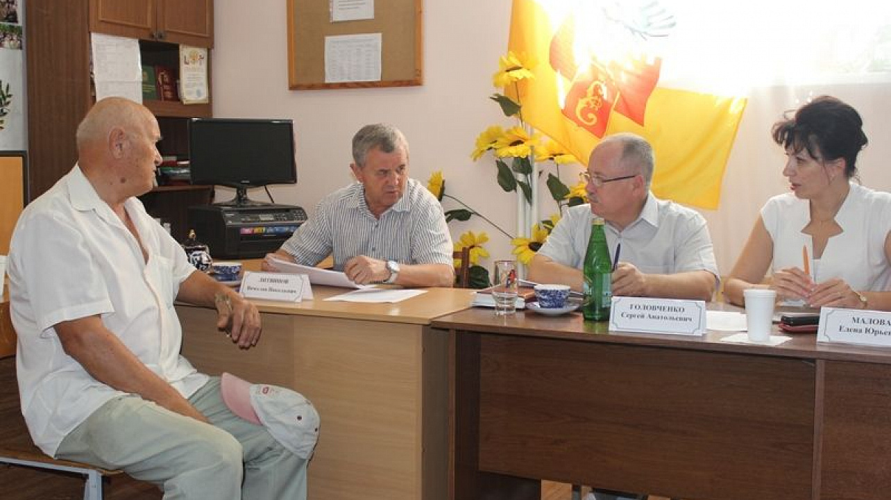 IГлава Центрального округа встретился с руководителями ТОС