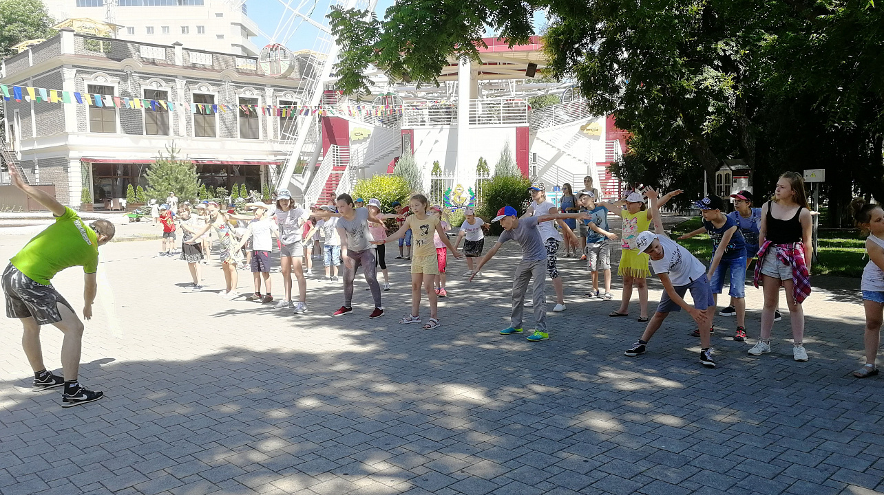 В Западном округе прошла "Зарядка с чемпионом"