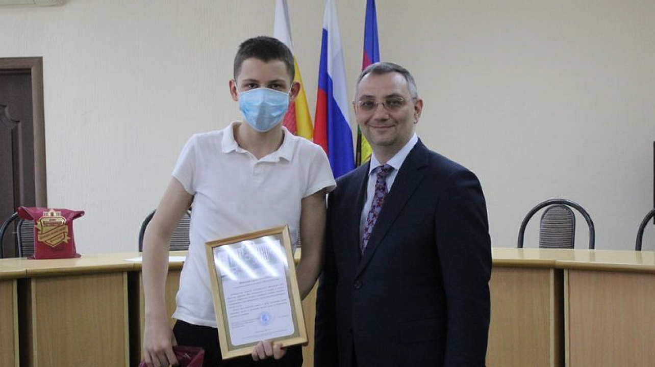 Школьники Центрального округа заняли призовые места в городском конкурсе рисунка и электронного плаката