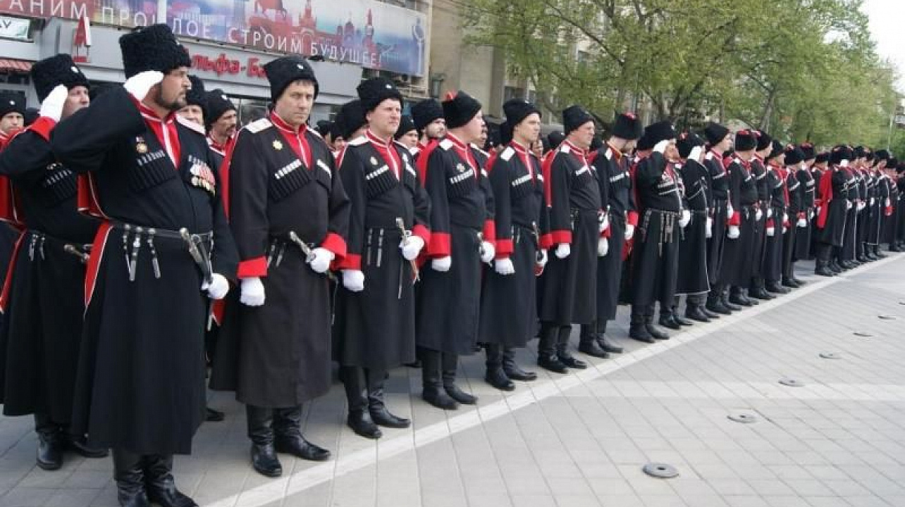 Казаки Екатеринодарского районного казачьего общества приняли участие в параде
