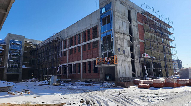 Школа на 1500 мест в посёлке Российском готова на 55%
