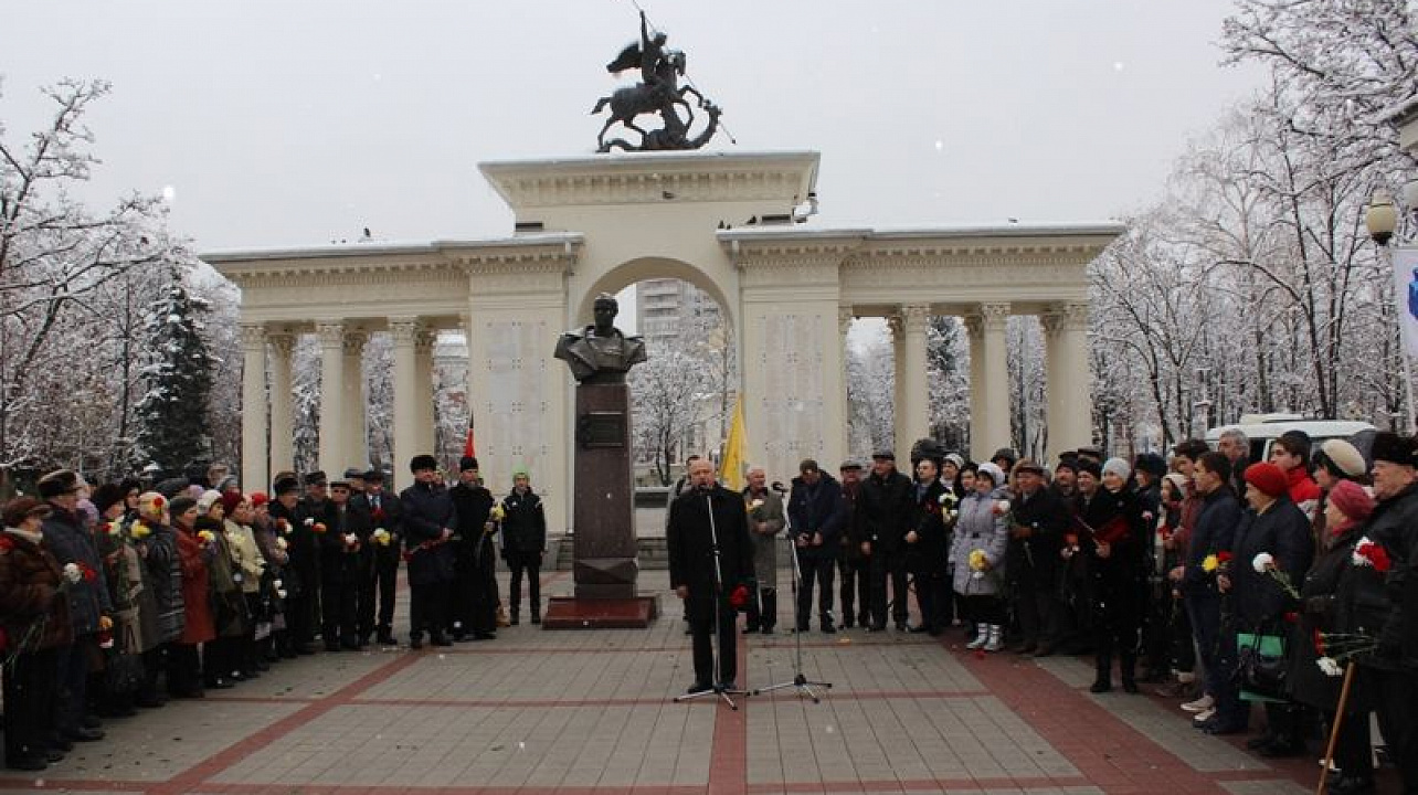 В Центральном округе отметили 120-летие маршала Победы