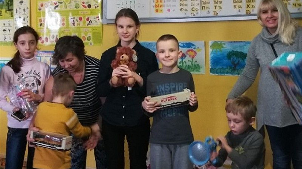 Фонд «Драгоценные жизни» вручил подарки в детском центре «Росток»