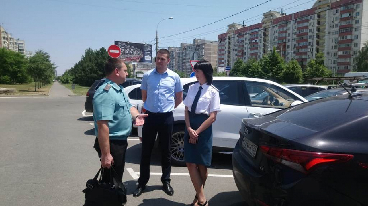 В Западном округе прошел рейд по выявлению налоговых должников