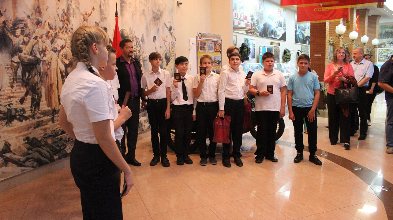 Школьники Центрального округа получили первые паспорта