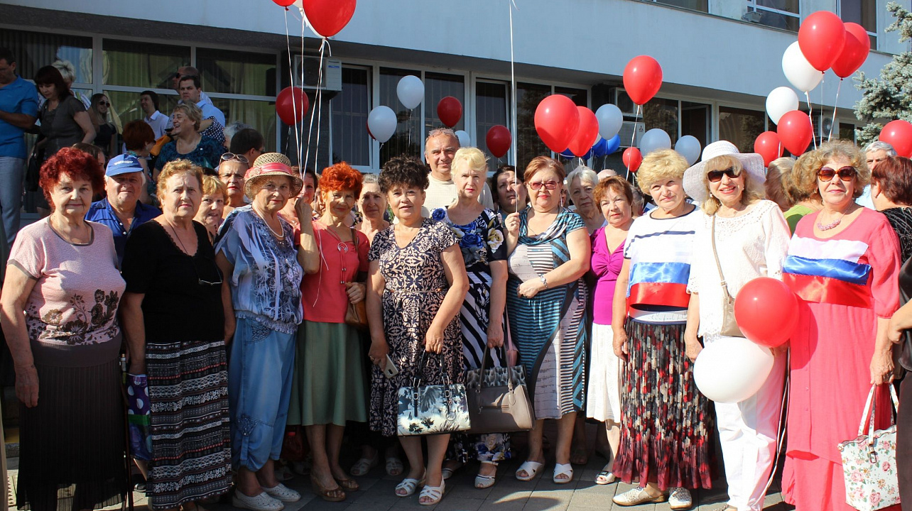 Общественность Центрального округа отметила День Государственного флага РФ