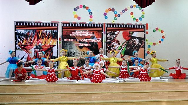 Гимназией № 72 совместно с Центром детского творчества проведен окружной конкурс «Песня в солдатской шинели»