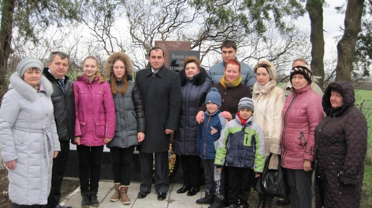 У памятника «Погибшим летчикам в 1941-43 годах» состоялся митинг в честь годовщины освобождения Краснодара