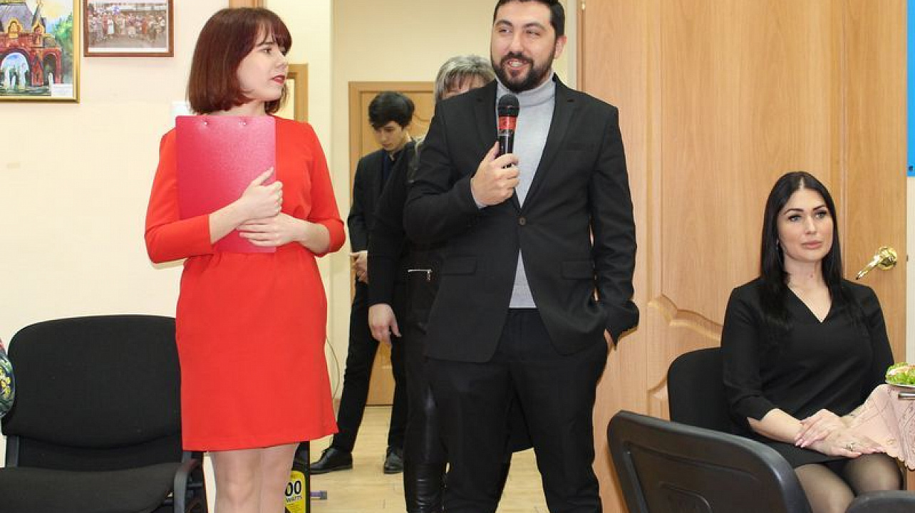 В Центральном округе празднуют Масленицу