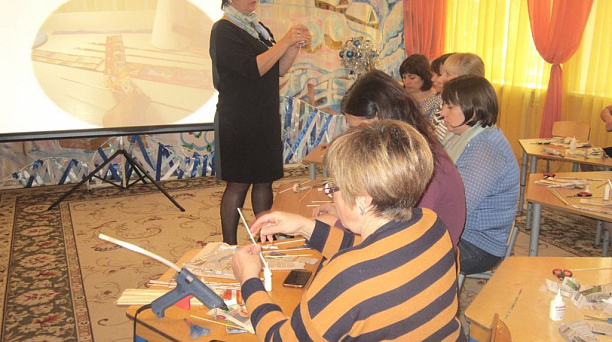 В детском саду Западного округа прошел семинар «Новогодние чудеса своими руками»