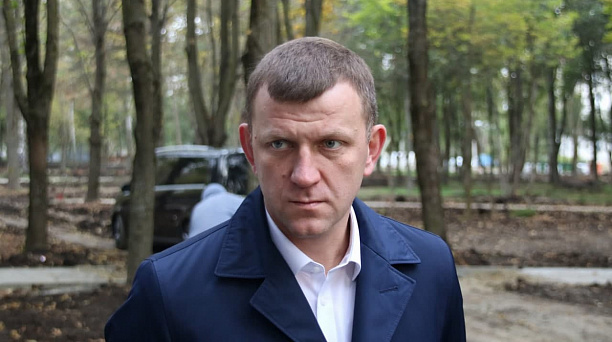 В Городском Саду «Сосновый» завершают установку детских игровых и спортивных площадок