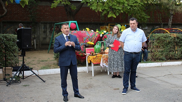 На радость жителям: во дворах Центрального округа продолжаются праздники, посвященные Дню рождения города Краснодара