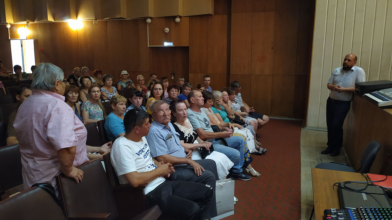 В поселке Лазурном прошел отчет депутата Городской Думы Павла Носаленко