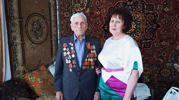 Представители администрации Прикубанского округа навестили ветеранов накануне Дня Победы