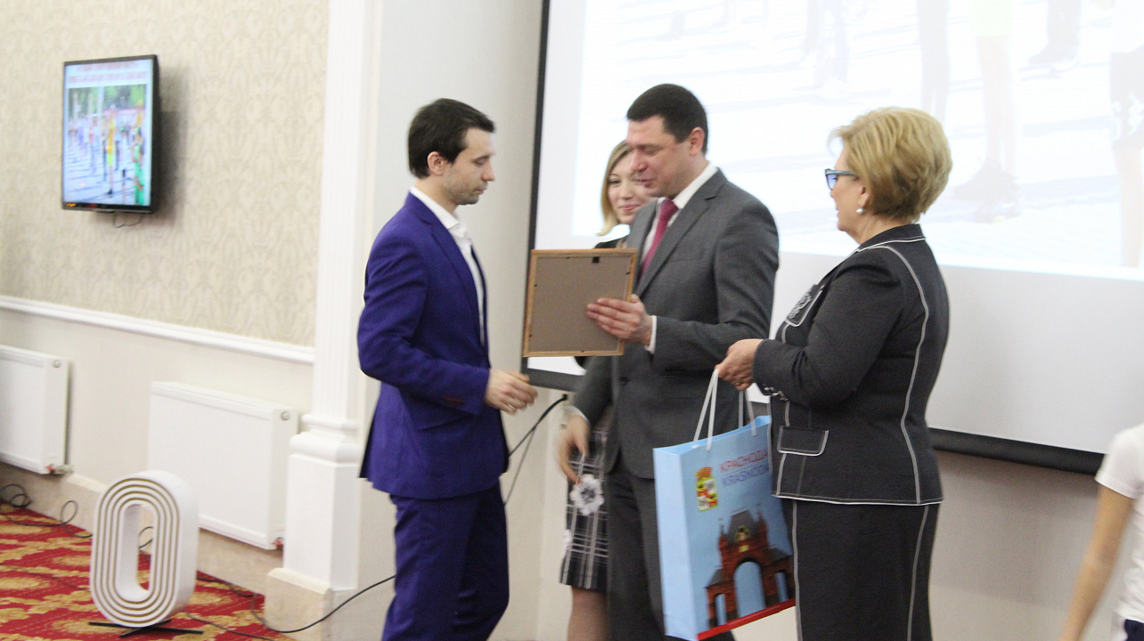 Спортивные итоги года подвели в Краснодаре. Атлетов и тренеров поблагодарил за достижения и поздравил с наступающим 2018 годом мэр Евгений Первышов. Часть 2.