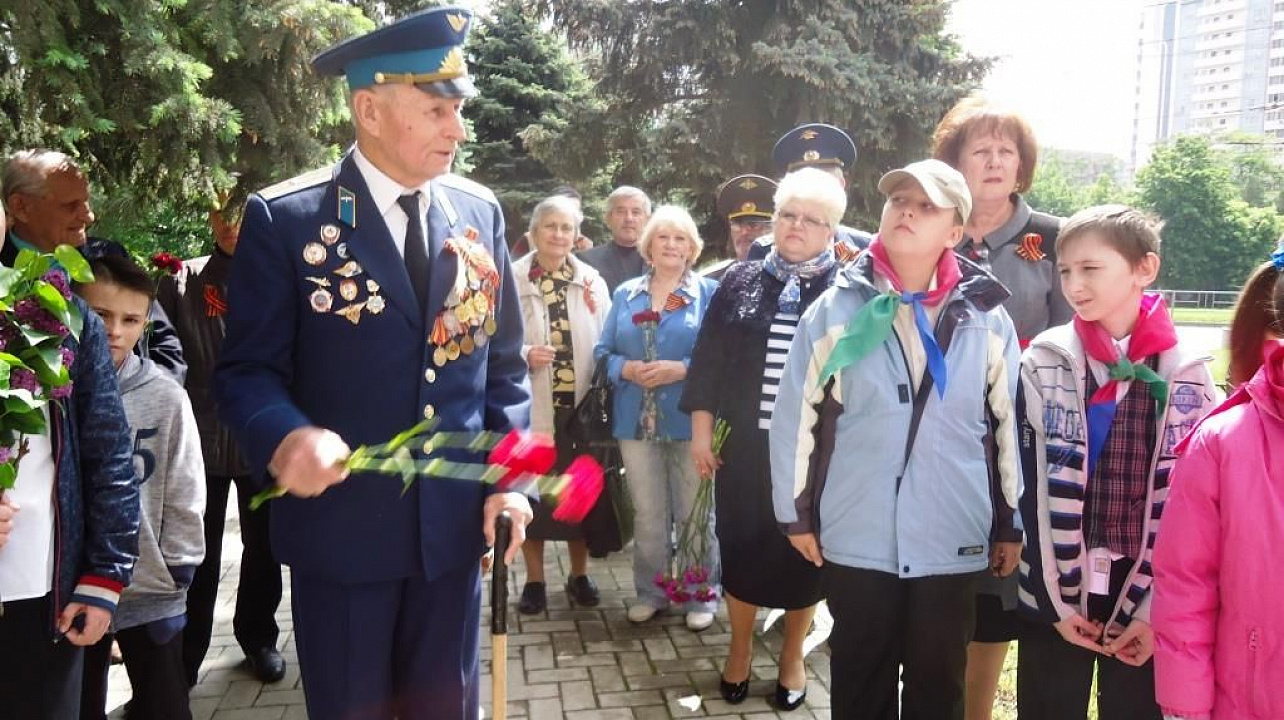 Жители округа провели митинг ко Дню Победы