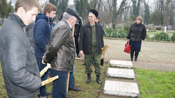 Казаки и студенты организовали субботник