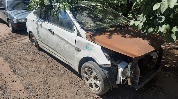 В Западном округе проводится работа по выявлению и уборке брошенных транспортных средств