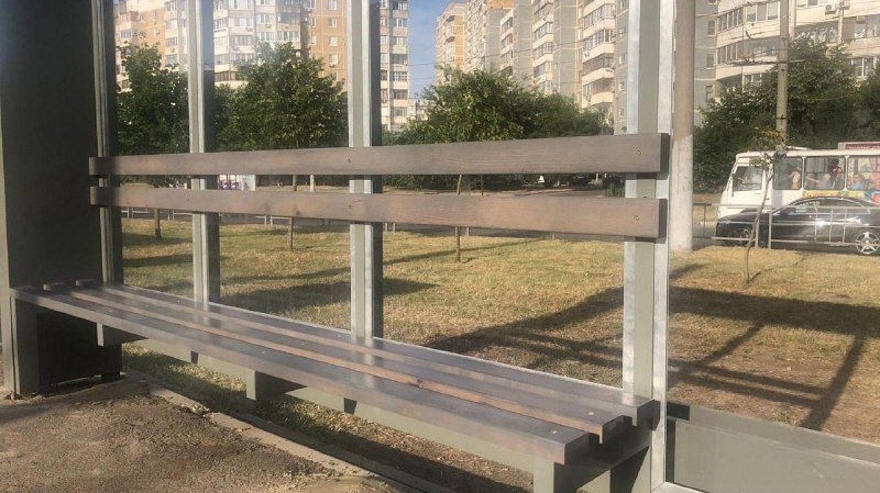 В Краснодаре установили первую тестовую трамвайную остановку с новым дизайном