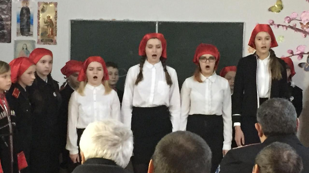 Ученики школы № 60 приняли участие в казачьем сходе