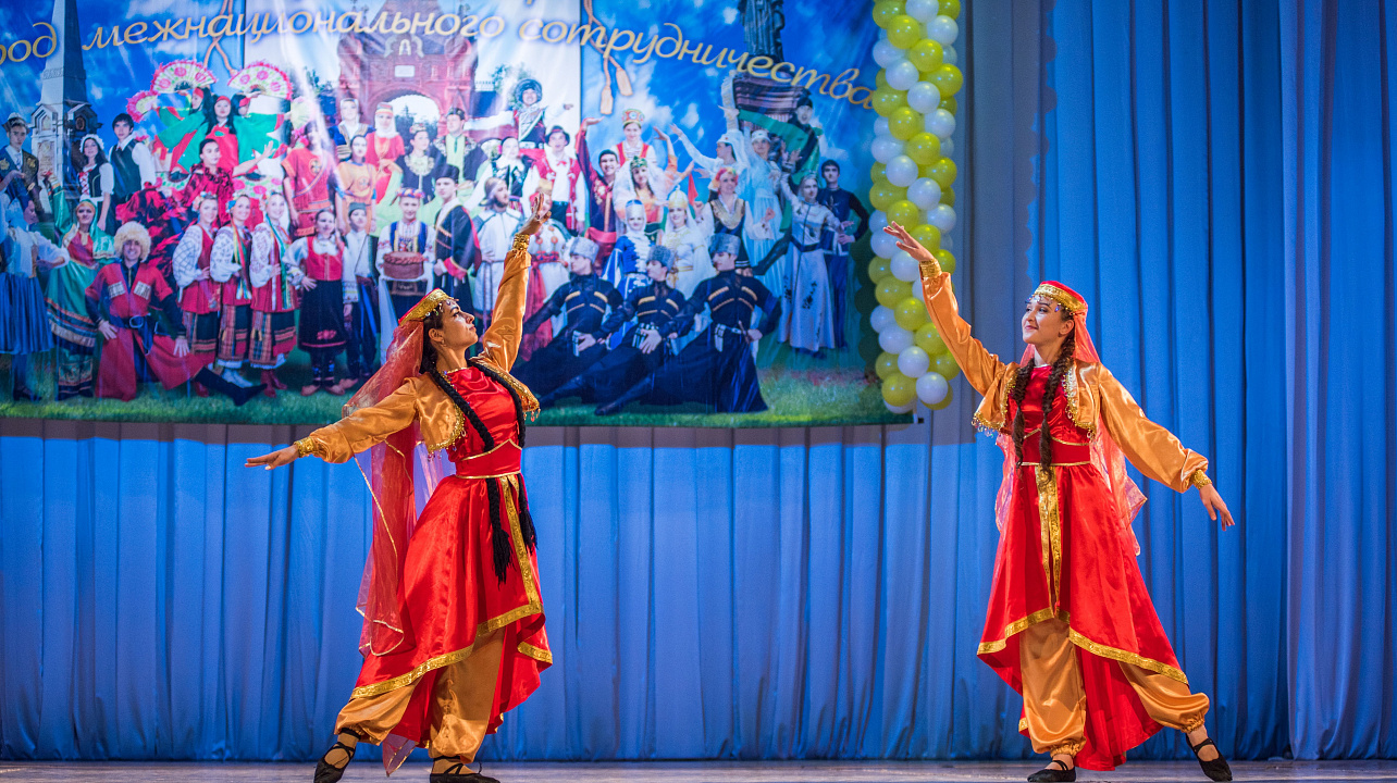 С аншлагом прошёл в Краснодаре традиционный фестиваль национальных культур (4).jpg