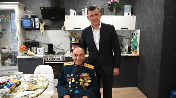 Евгений Наумов поздравил с годовщиной окончания Сталинградской битвы её участника Айказа Аракеловича Овсепяна