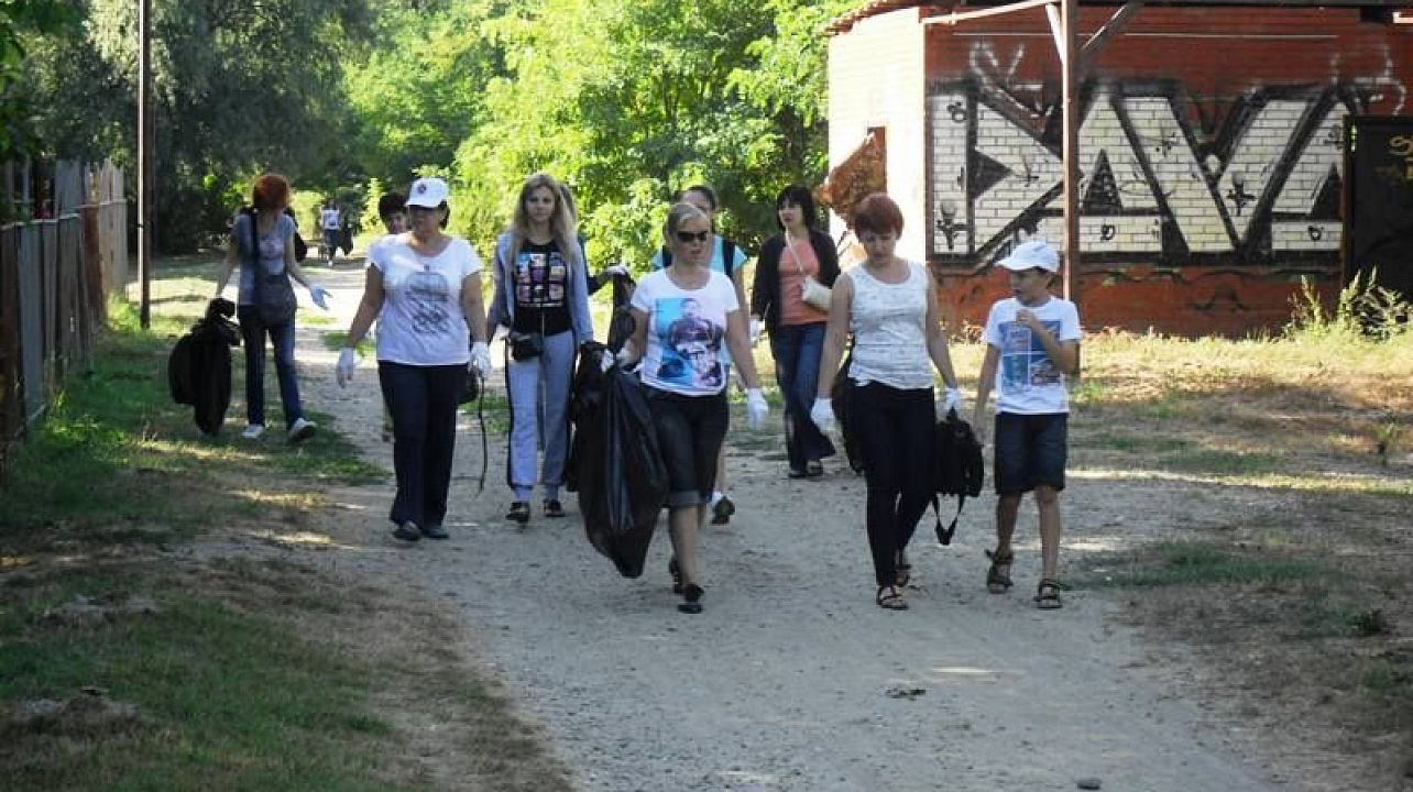 В Западном округе прошел экологический субботник