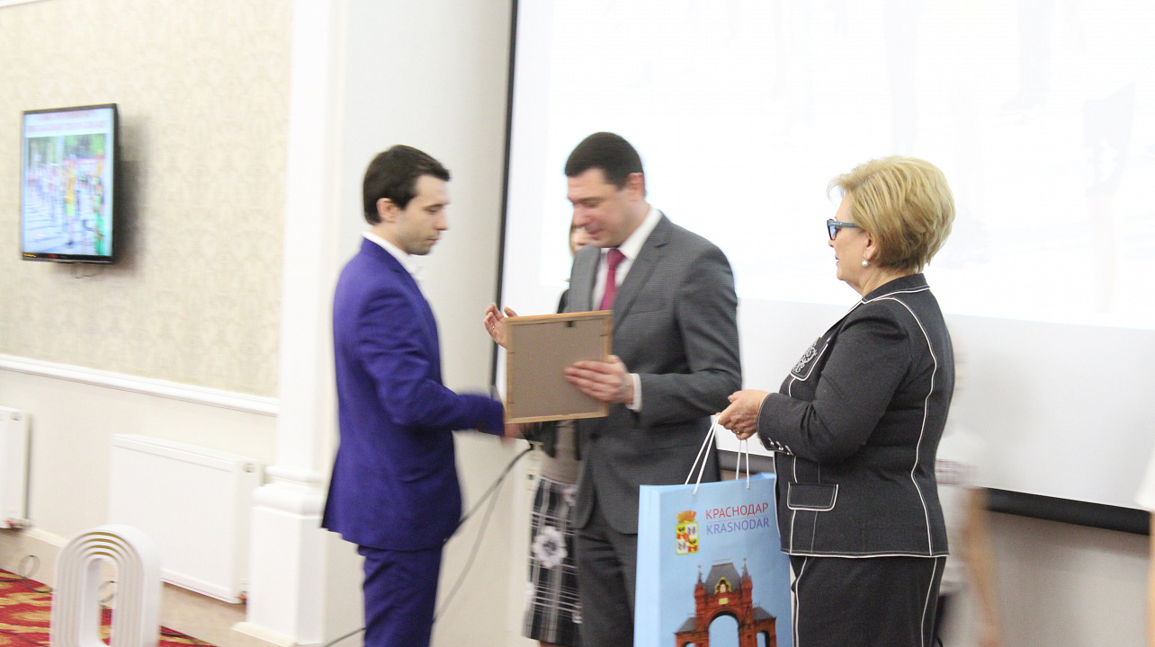 Спортивные итоги года подвели в Краснодаре. Атлетов и тренеров поблагодарил за достижения и поздравил с наступающим 2018 годом мэр Евгений Первышов. Часть 2.