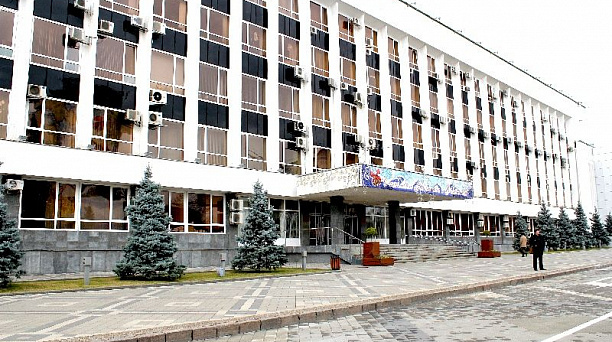 Город  живет спокойной  жизнью