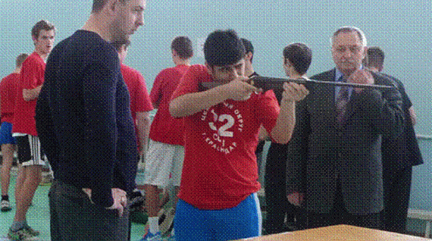 В школе № 32 прошли военно-спортивные соревнования «Защитим Отечество»