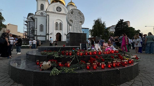 В Краснодаре организовали стихийный мемориал в память о погибших в Севастополе и Дагестане