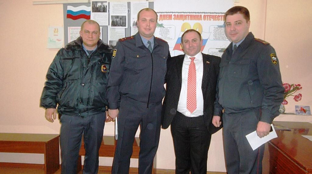 Депутат гордумы Зорик Садоян поздравил с Днем защитника Отечества сотрудников полиции