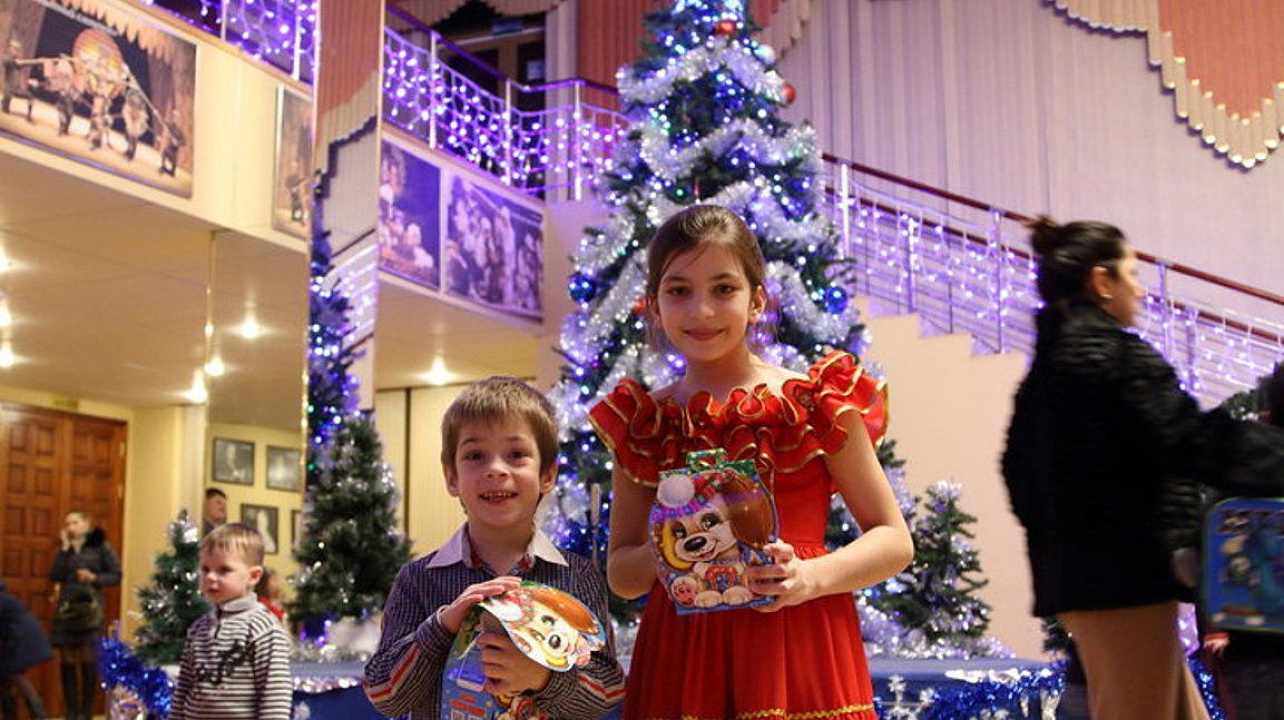 В театре кукол состоялось новогоднее представление для детей Западного округа