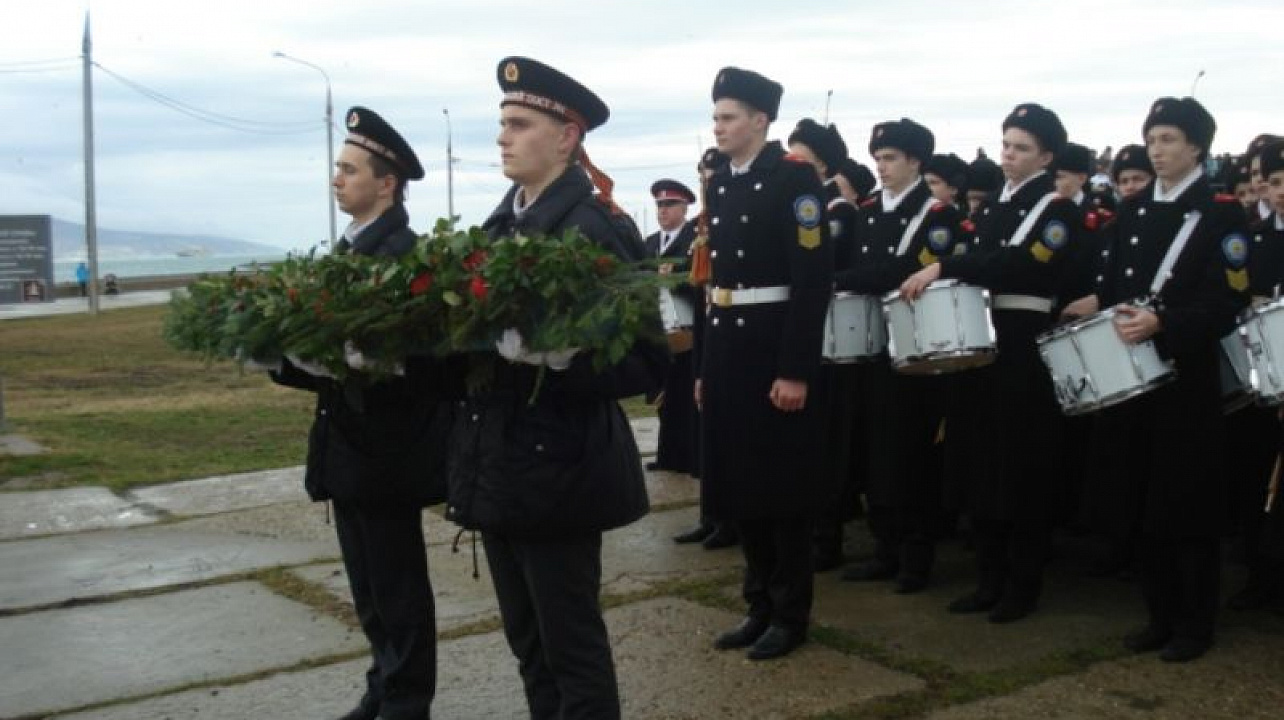 Школьники Центрального округа приняли участие в операции «Бескозырка»