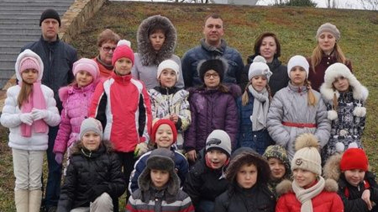 Учащиеся младших классов организовали субботник на памятнике «Жертвам фашизма»