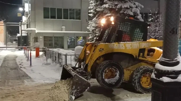 Ночью дороги Краснодара от гололёда будут обрабатывать 45 единиц спецтехники