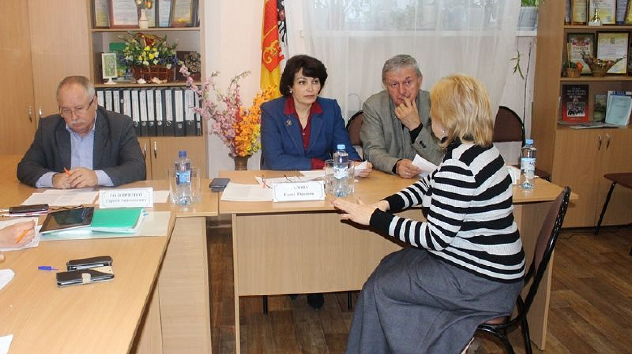 Глава Центрального округа Краснодара Елена Малова обсудила вопросы благоустройства с председателями органов ТОС