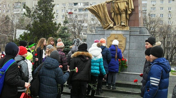 Ученики школы № 5 побывали у памятника "Алеше"