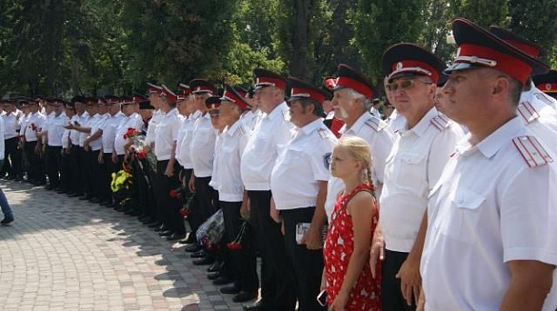 В Краснодаре открыли памятник казакам и горцам