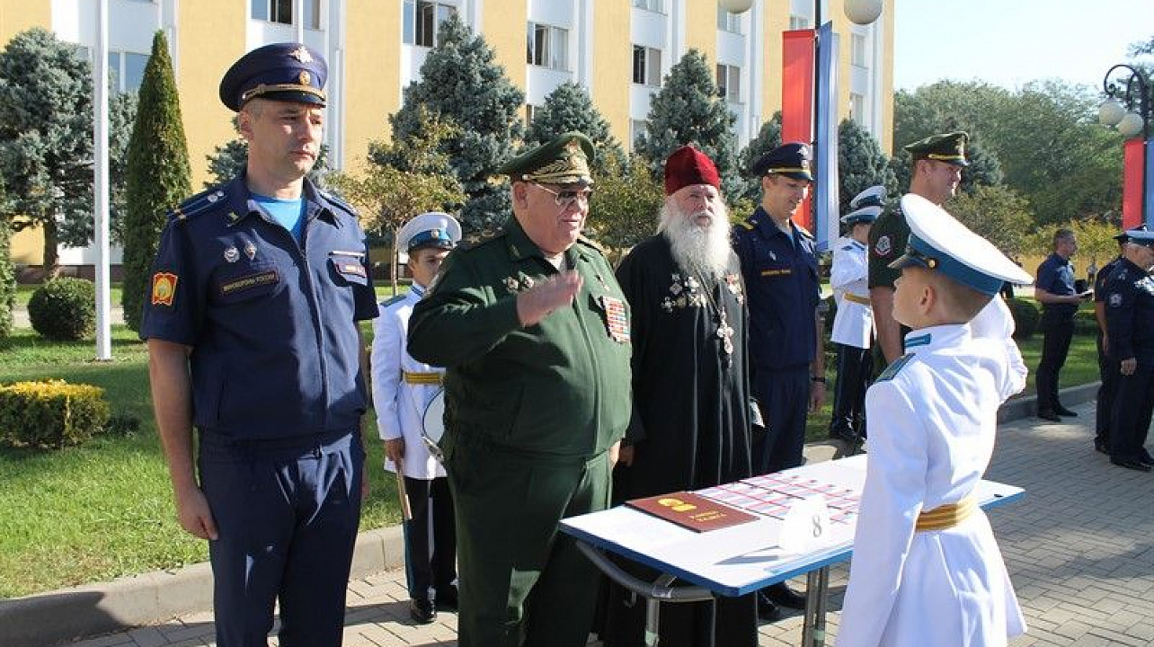 Юных кадетов приняли в ряды Кадетского Братства.jpg
